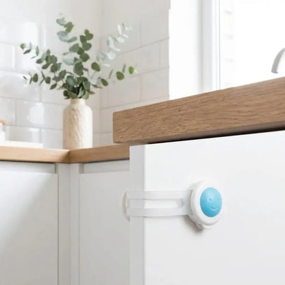Baby safety strap lock - home improvement