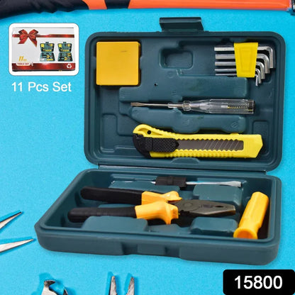 Compact 11-piece multi-tool set - hardware