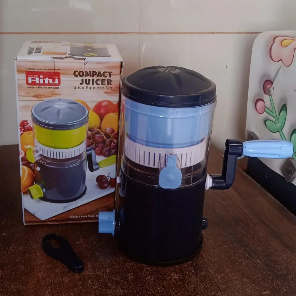 Compact manual fruit & veg juicer - home kitchen