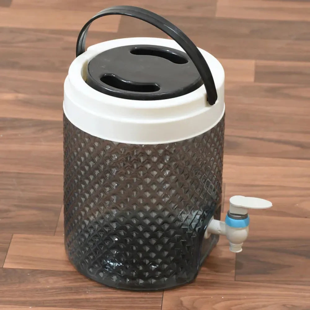 Diamond-cut design water jug