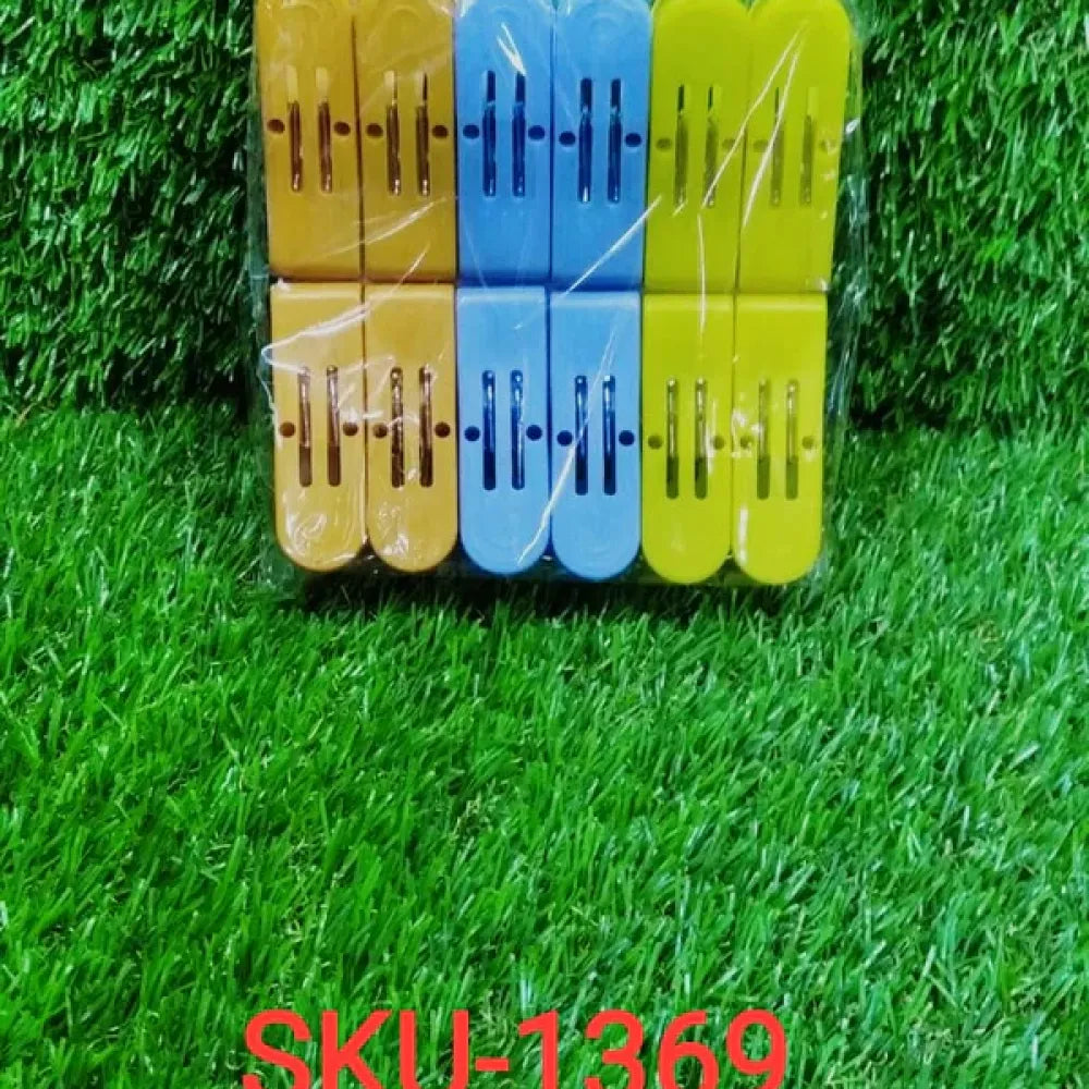 Double pin plastic cloth clips