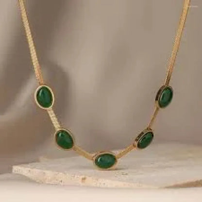 Elegant green crystal set
