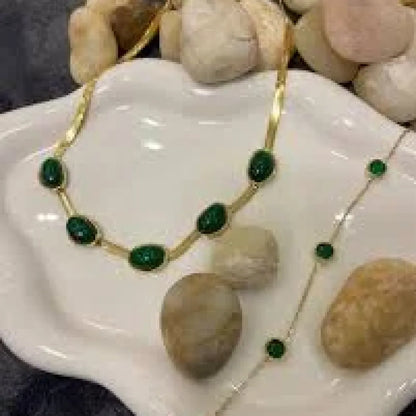 Elegant green crystal set