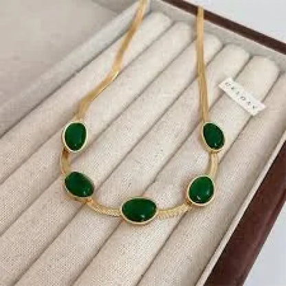 Elegant green crystal set