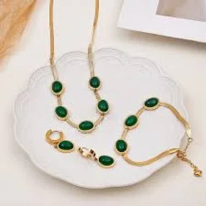 Elegant green crystal set