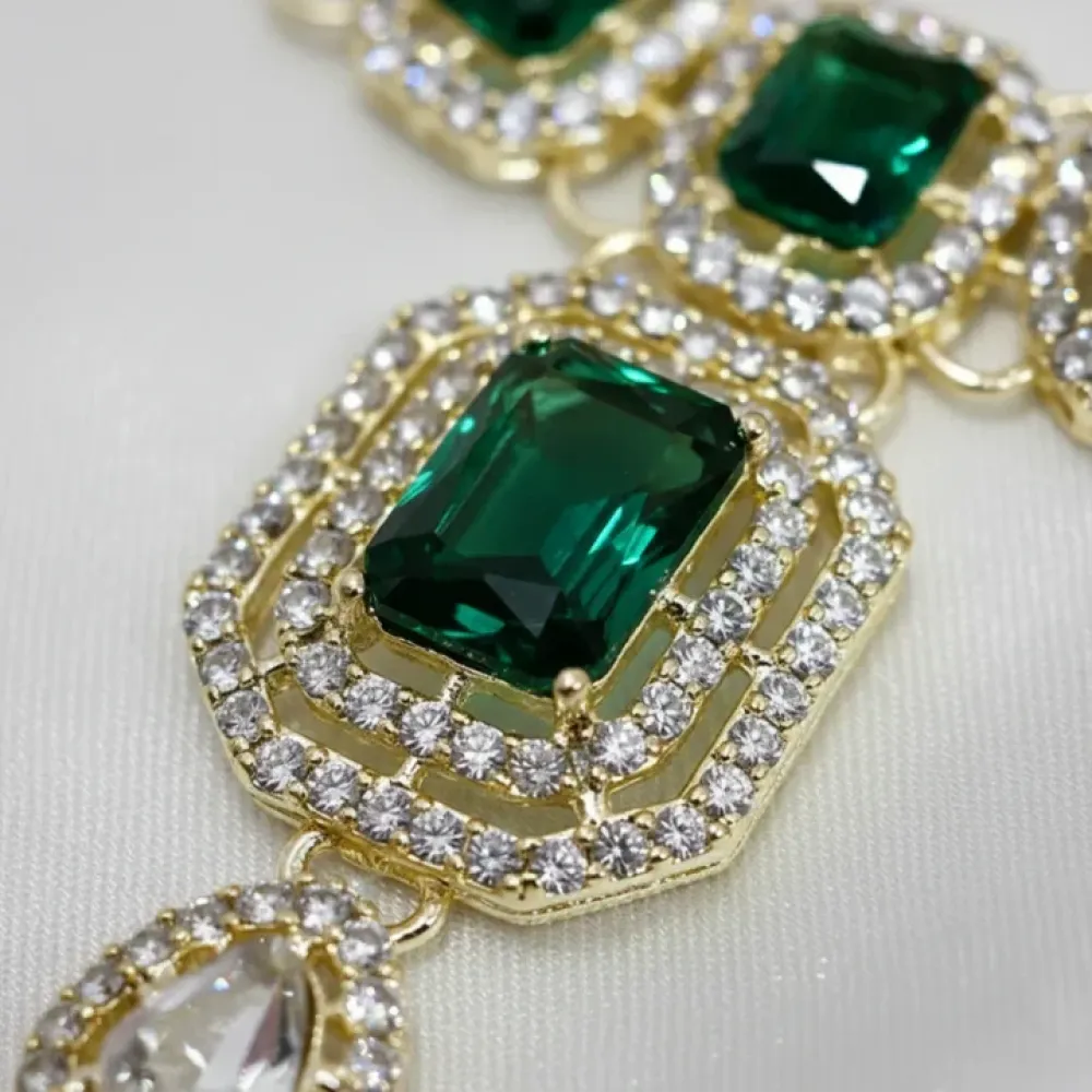 Emerald green kundan necklace set with maang tikka - jeweller set