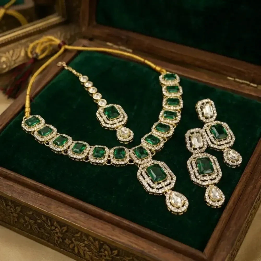 Emerald green kundan necklace set with maang tikka - jeweller set