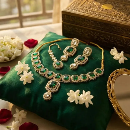 Emerald green kundan necklace set with maang tikka - jeweller set