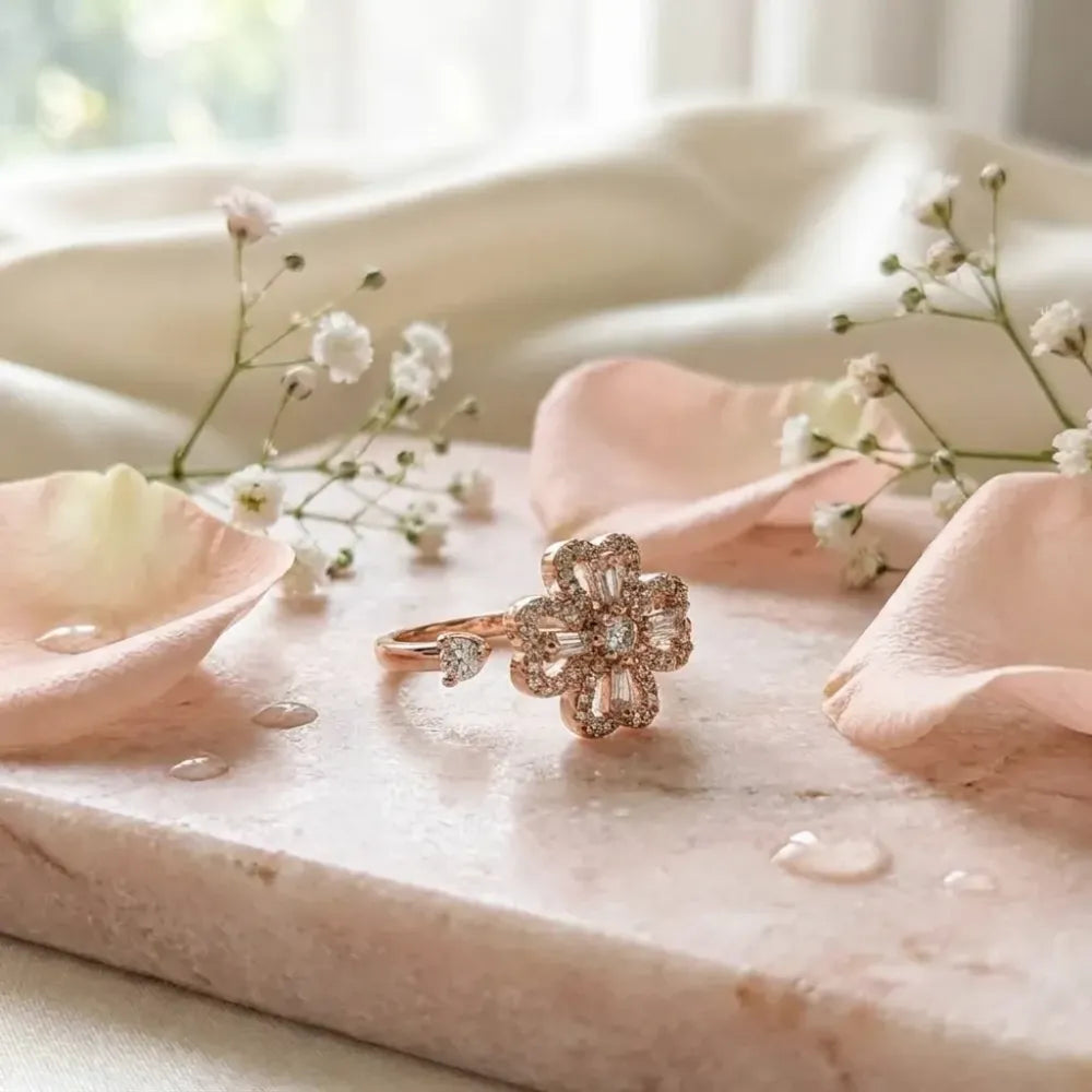 Four-leaf clover spinning gold ring