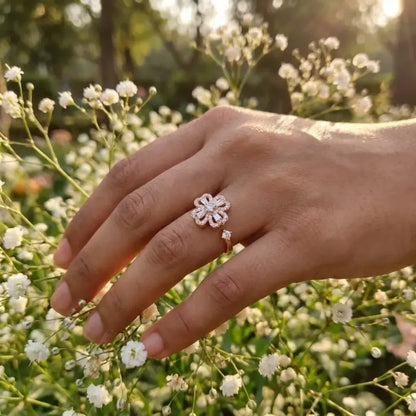 Four-leaf clover spinning gold ring