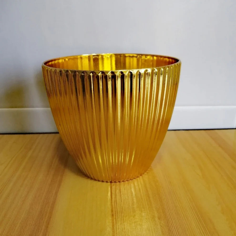 Lightweight plastic flower pot