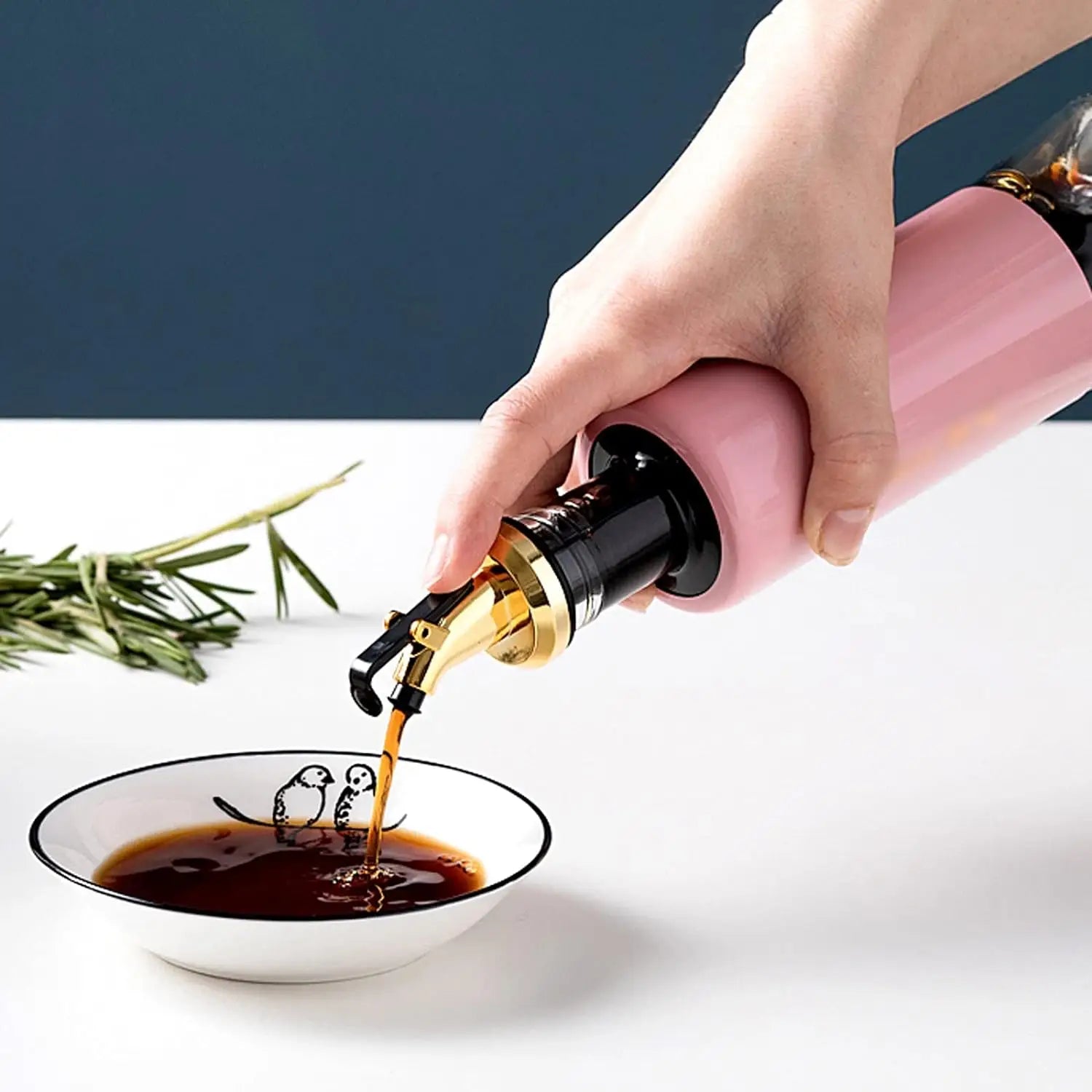 Leakproof glass oil dispenser