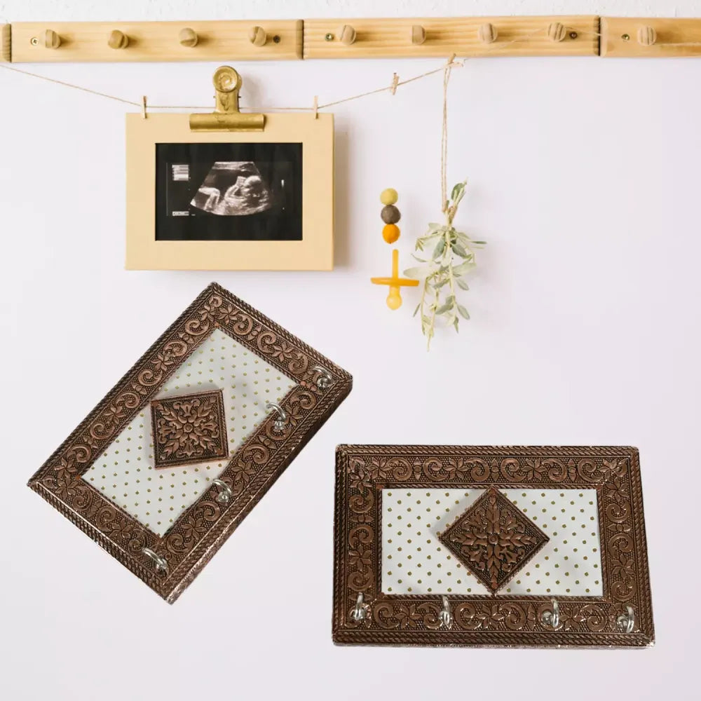 Handpainted meenakari keyholder