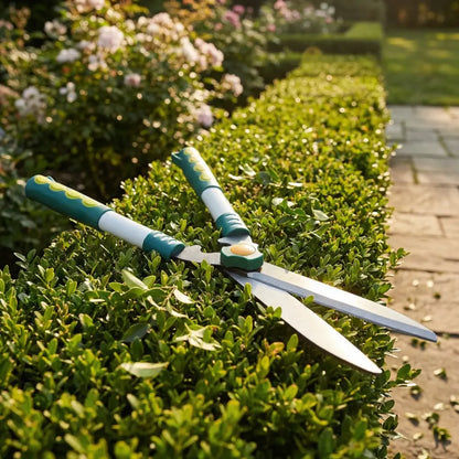 Heavy-duty garden scissors