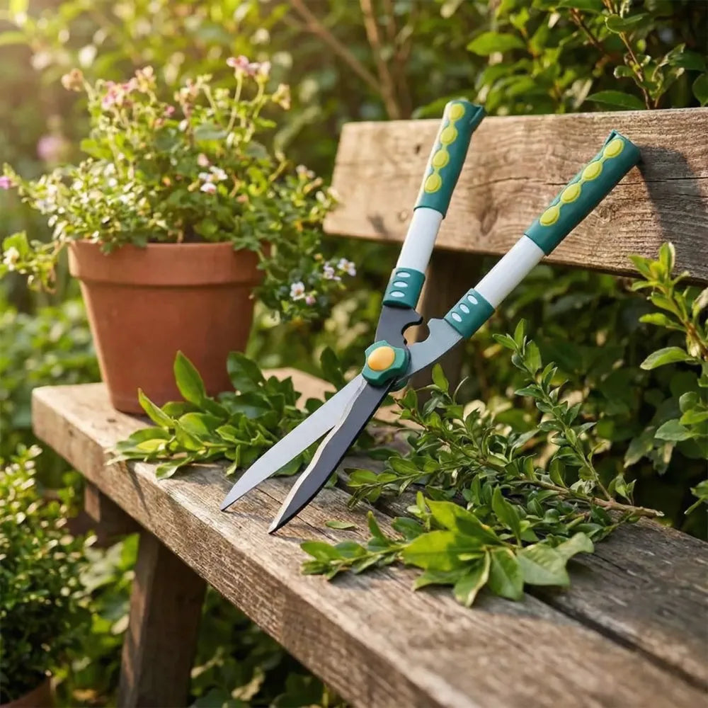 Heavy-duty garden scissors