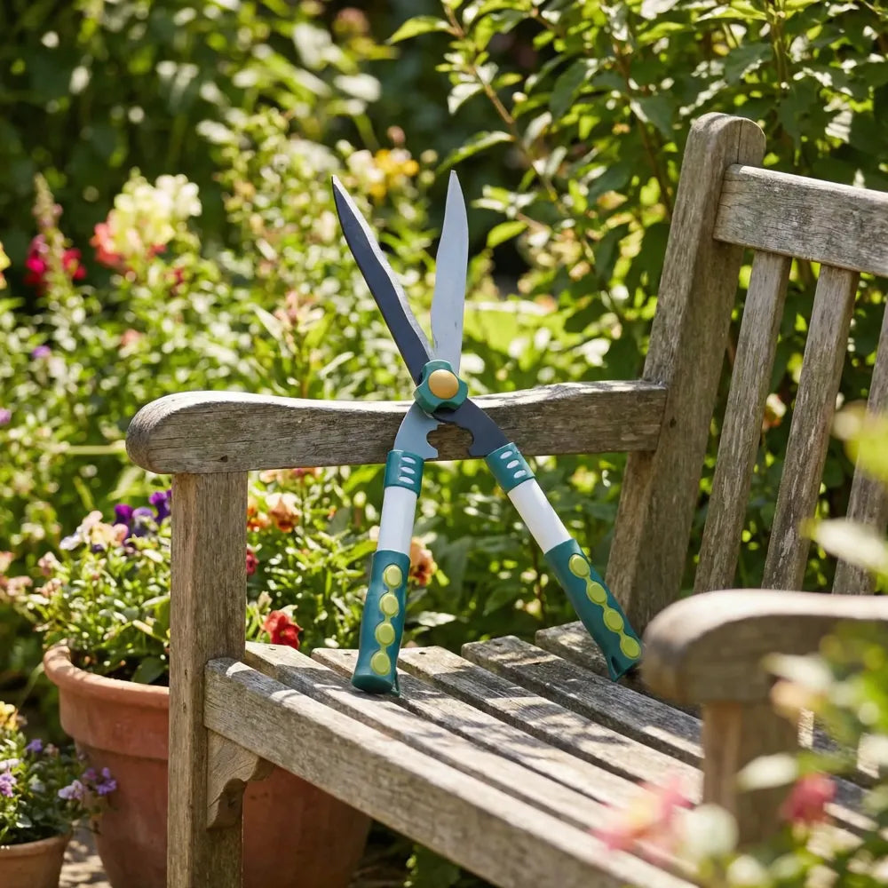 Heavy-duty garden scissors
