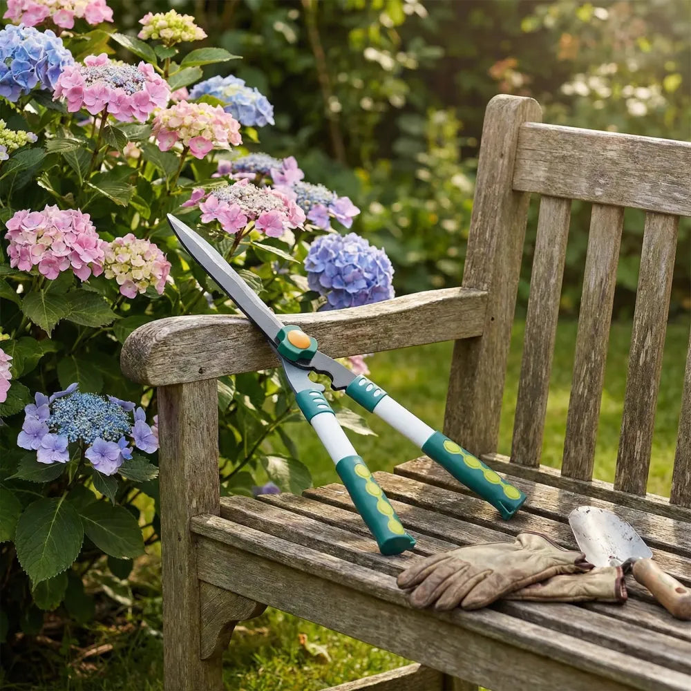 Heavy-duty garden scissors