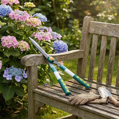 Heavy-duty garden scissors