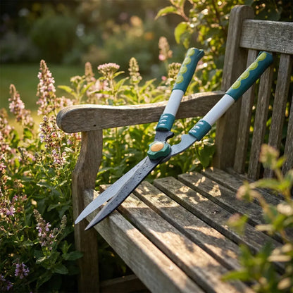 Heavy-duty garden scissors