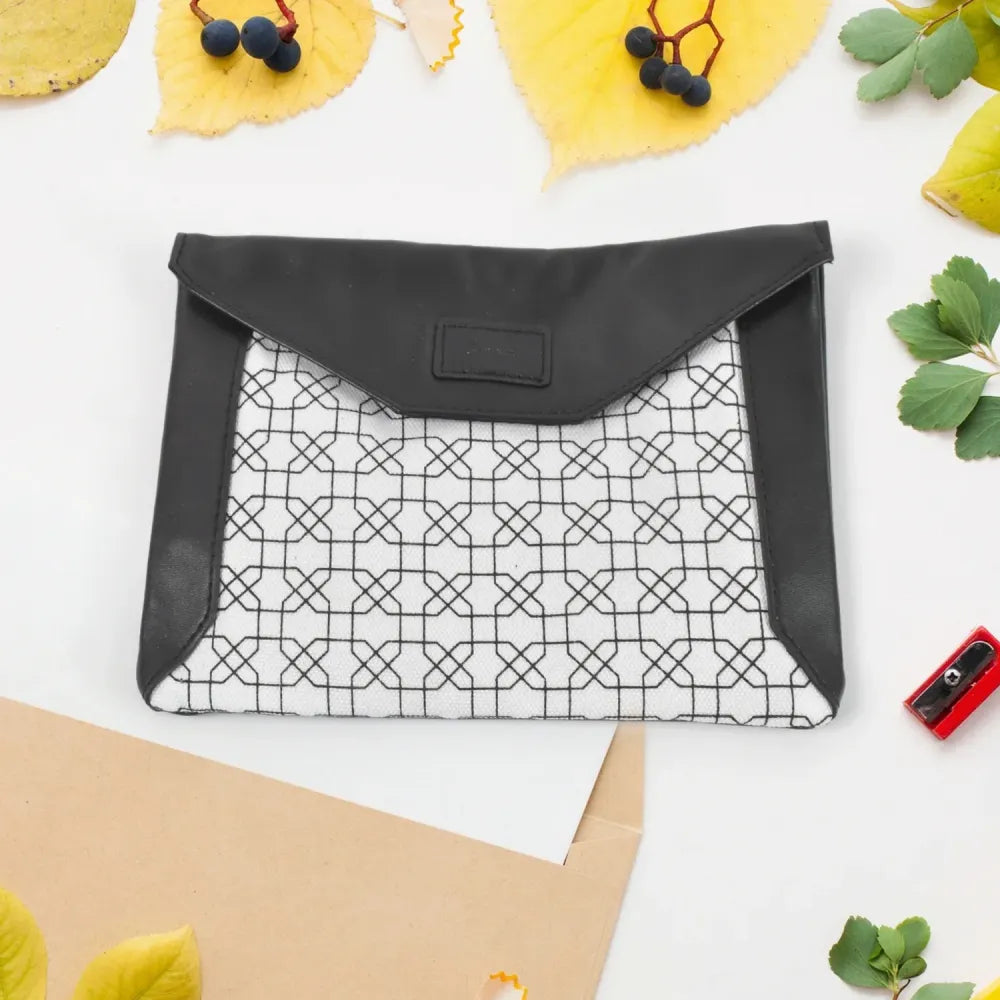 Magnetic lock multipurpose pouch - office