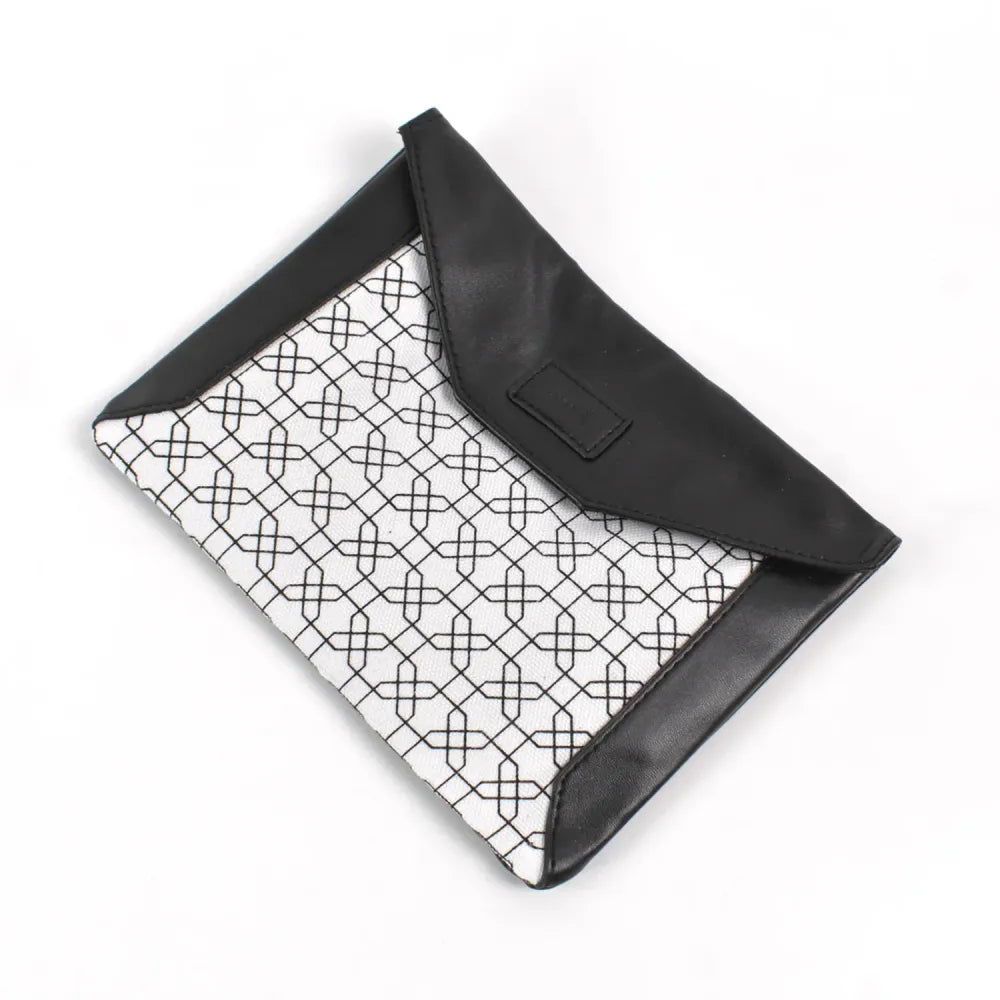 Magnetic lock multipurpose pouch - office