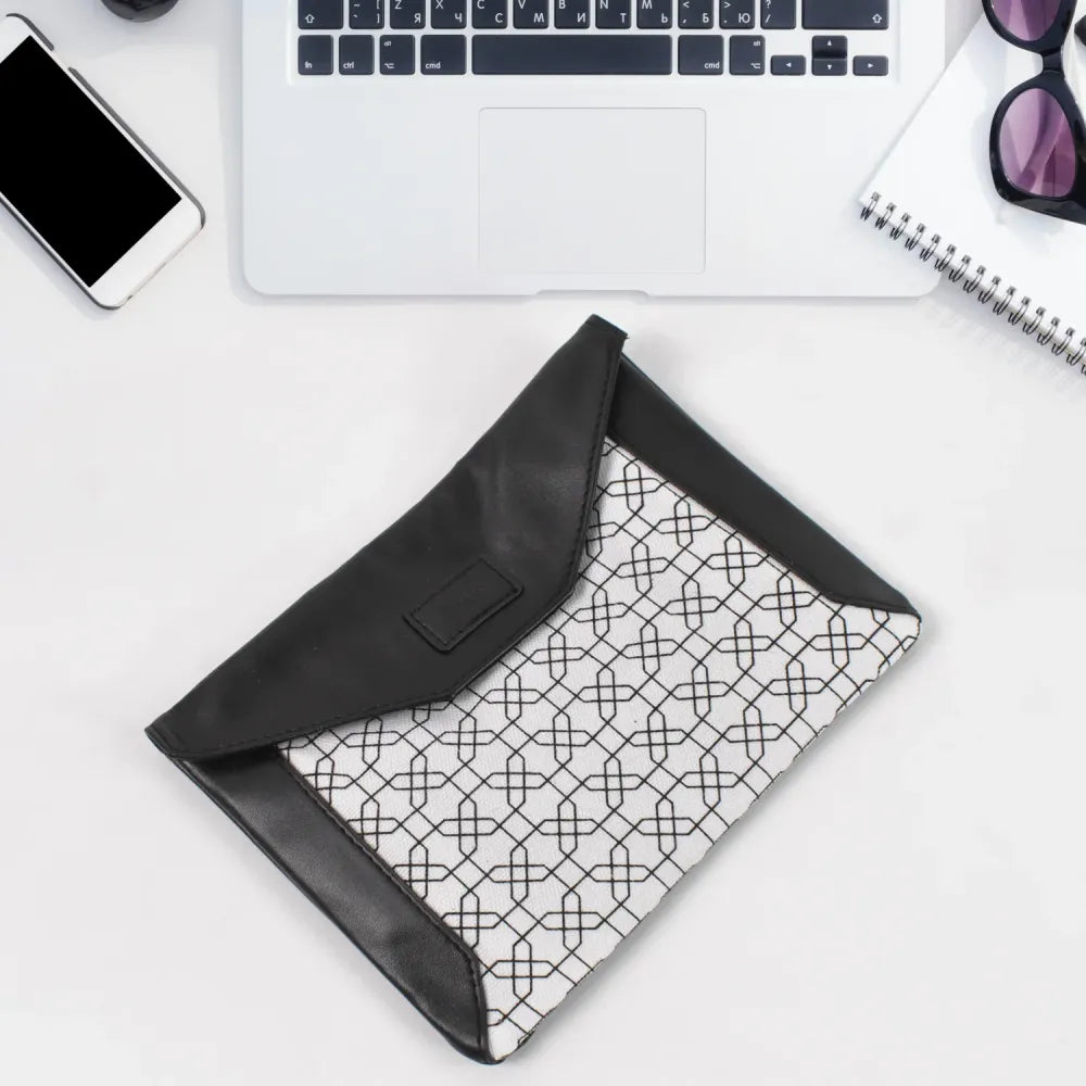Magnetic lock multipurpose pouch - office