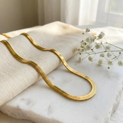 Men’s golden snake chain