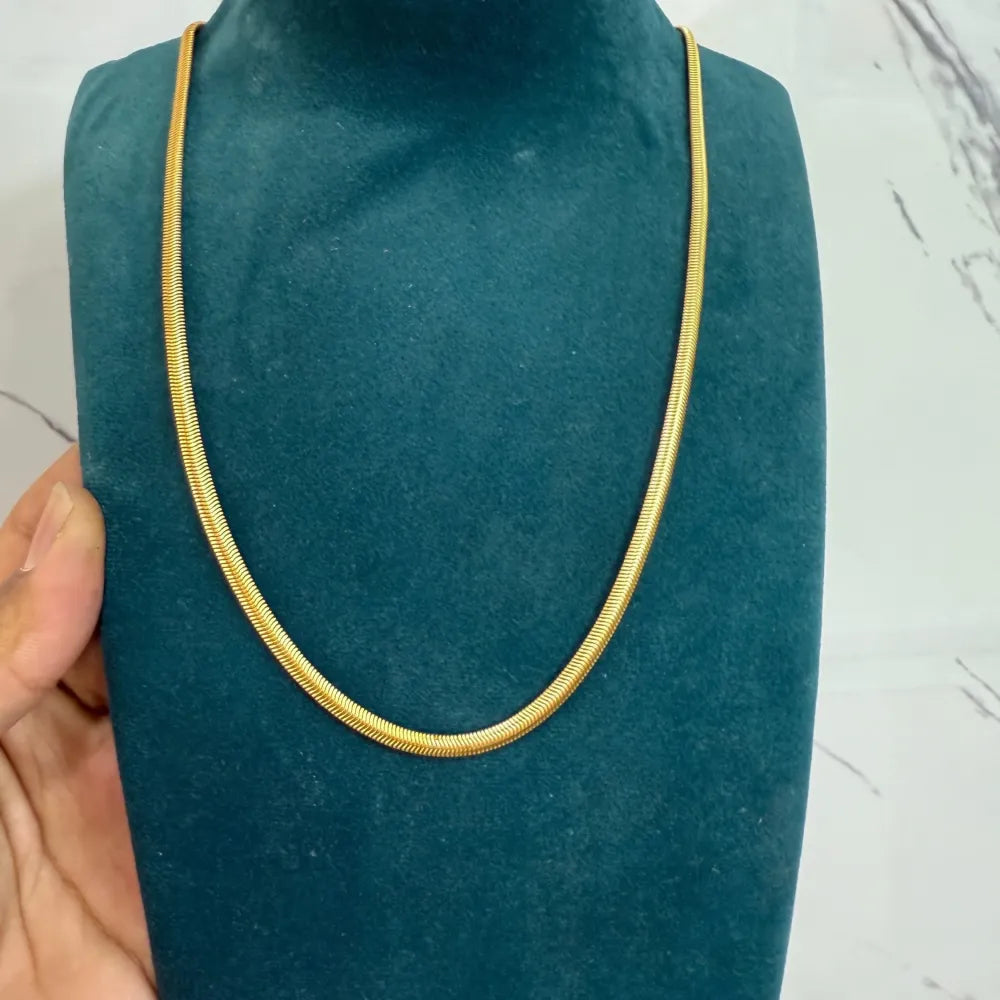 Men’s golden snake chain