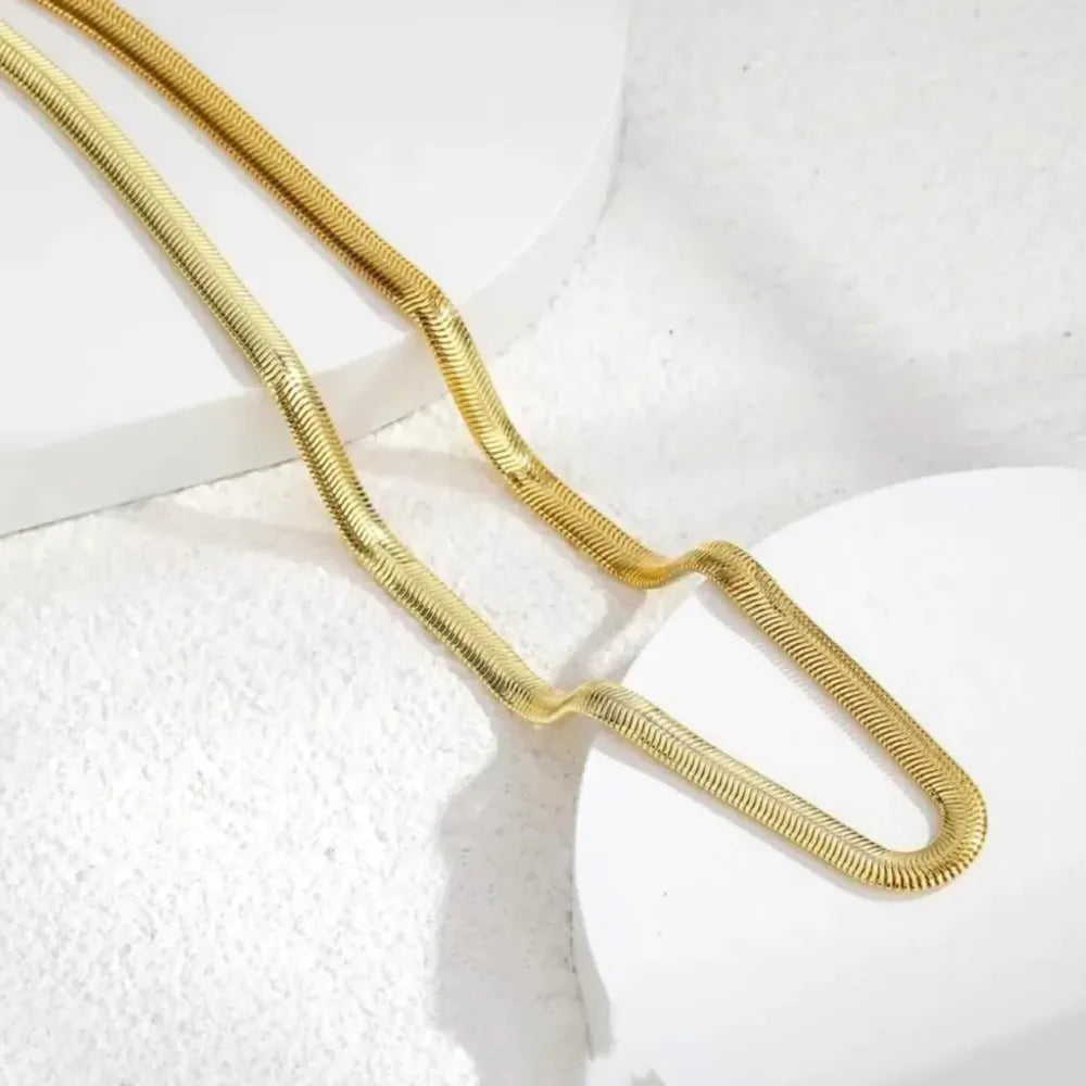 Men’s golden snake chain