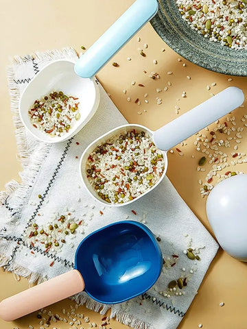 Multi-Functional Measuring Scoop with Clip