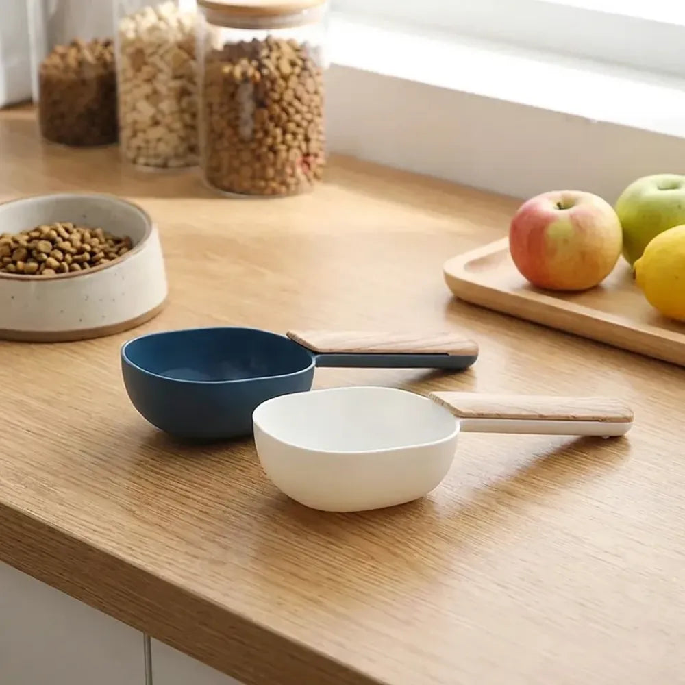 Multi-functional measuring scoop with clip - home improvement