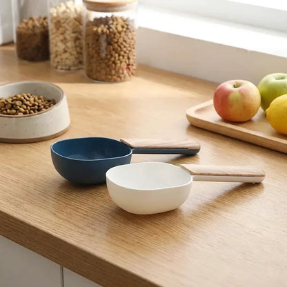 Multi-functional measuring scoop with clip - home improvement