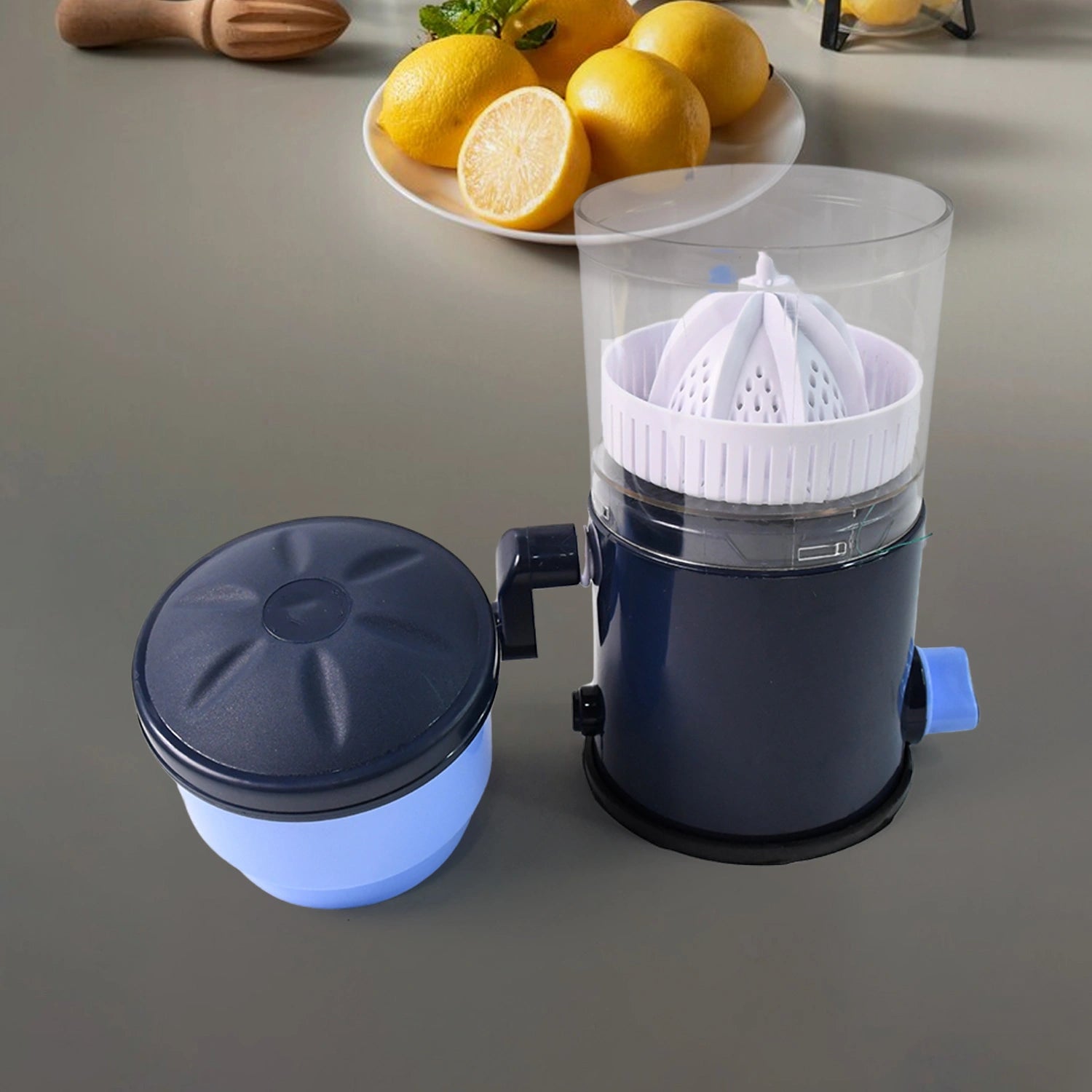 Compact manual fruit & veg juicer