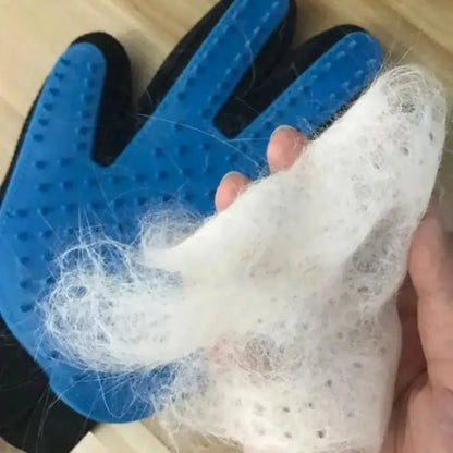 Pet grooming gloves