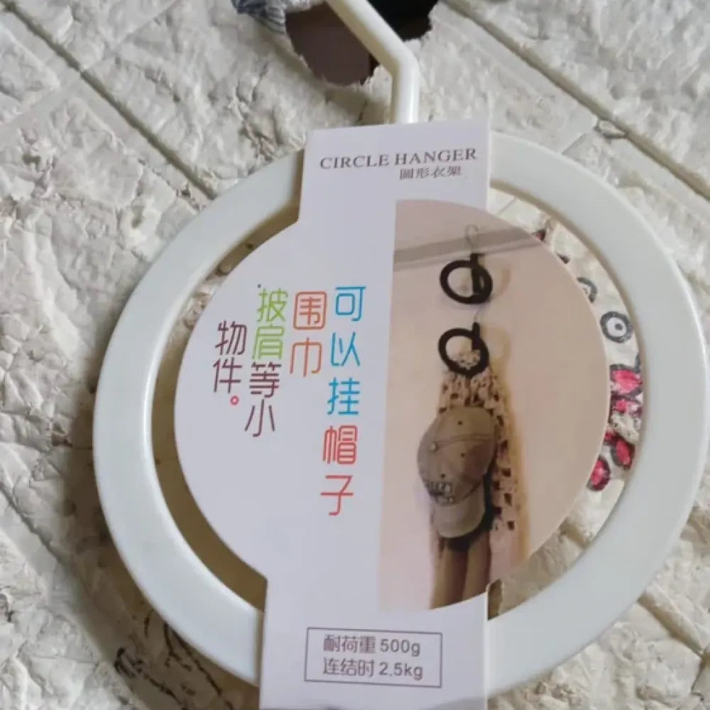 Plastic circle hanger