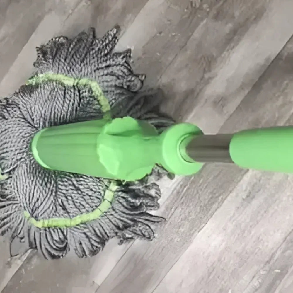 Self-twisting water rotating mop