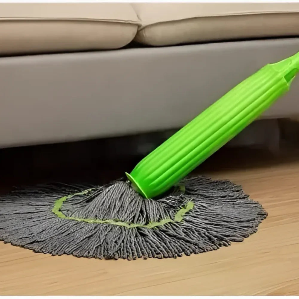 Self-twisting water rotating mop