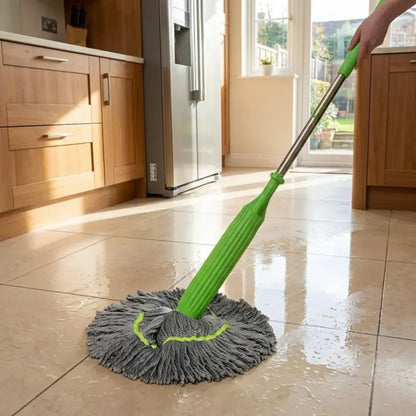 Self-twisting water rotating mop