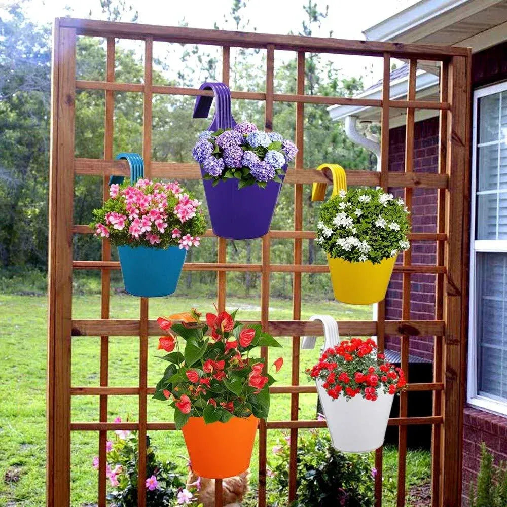 Self-watering hanging planter set