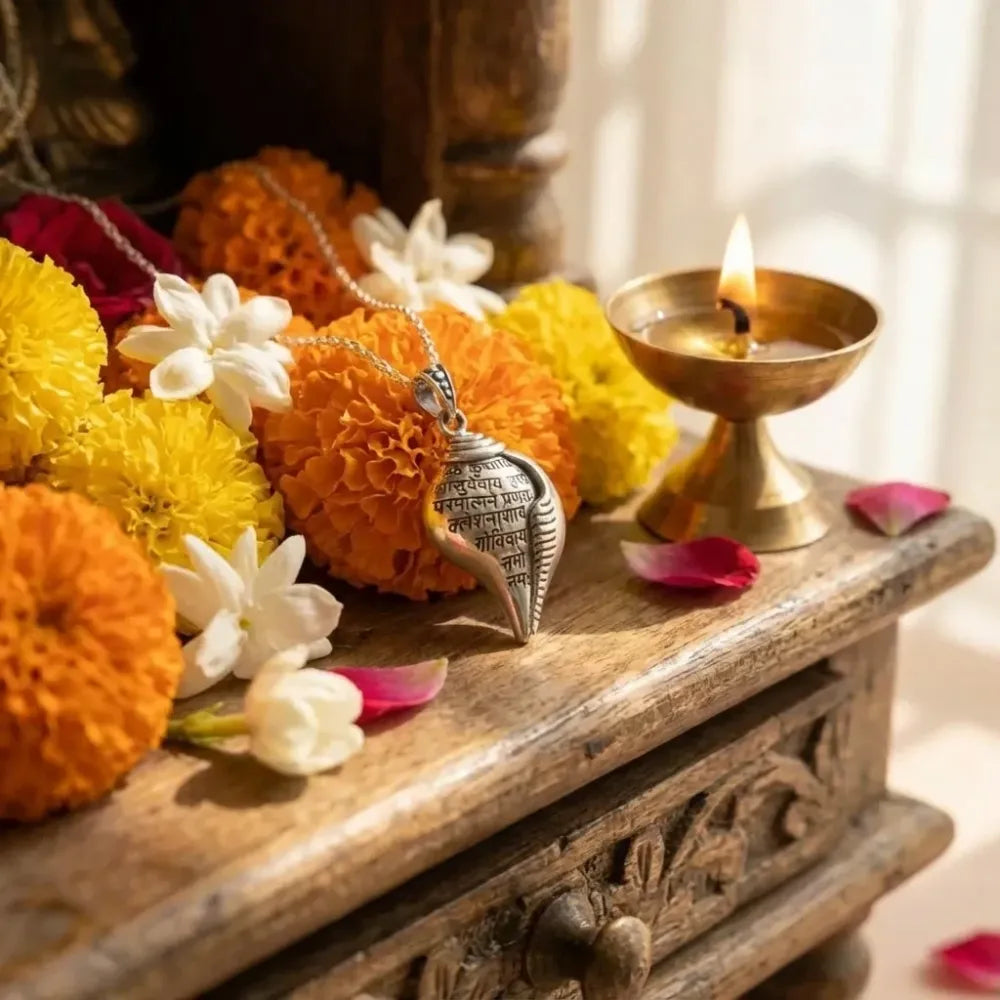 Shri krishna shankha pendant with chain