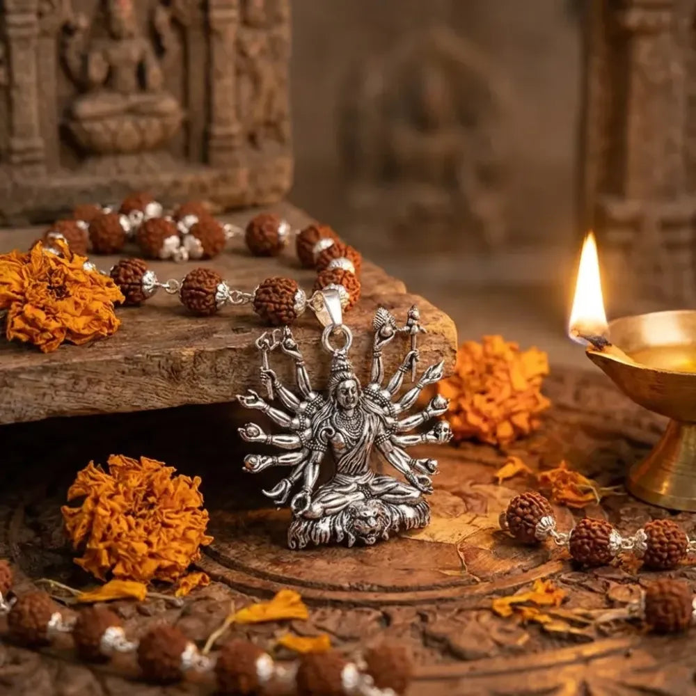 Sitted shiva embrace pendant – silver