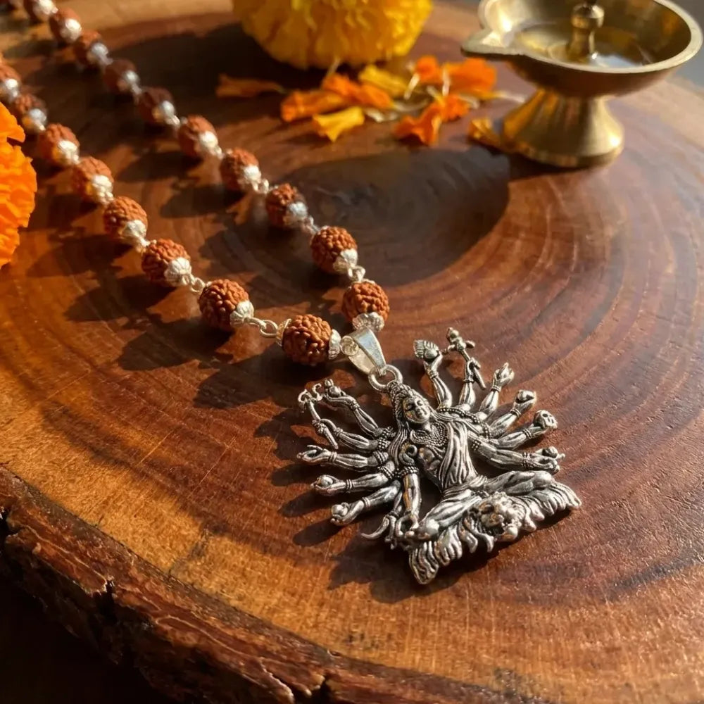 Sitted shiva embrace pendant – silver