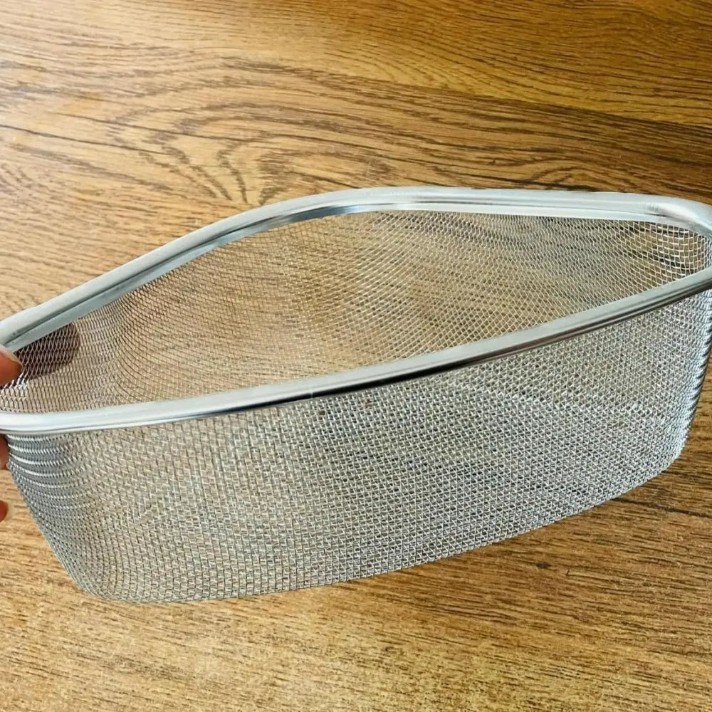 Triangle sink drain basket