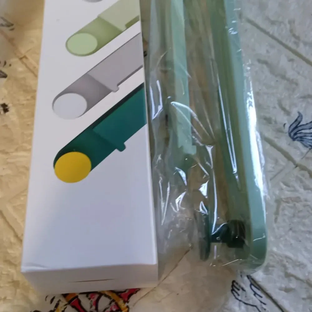 Wall-mounted towel rack